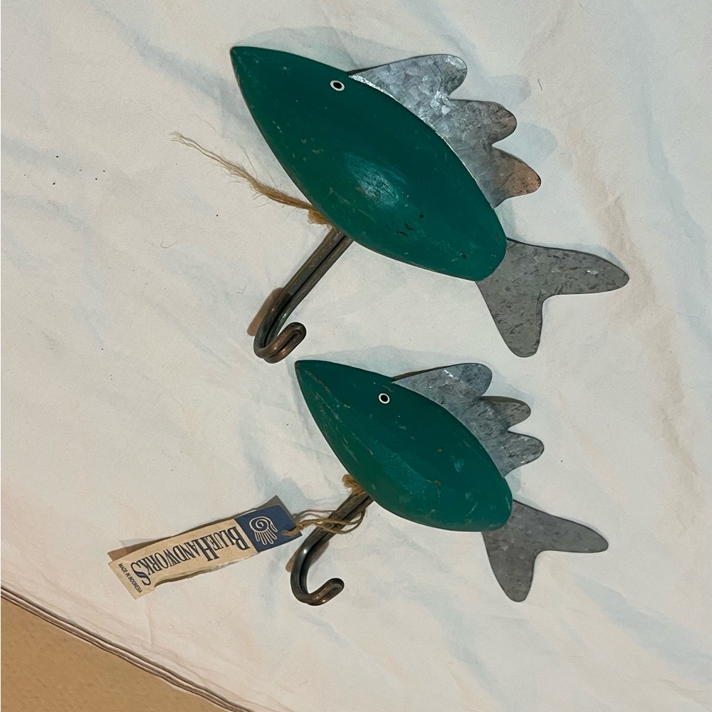 🆕 Pair of Wooden Green Fish Wall Hooks